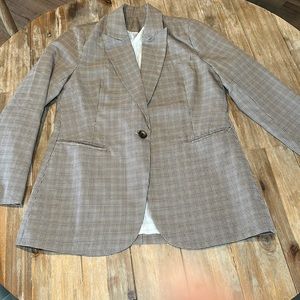 Houndstooth brown/tan blazer. NWOT. Excellent condition!
